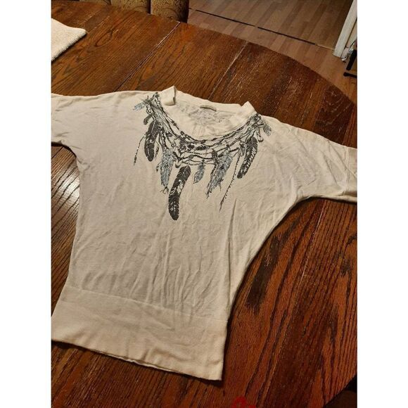 Small MM Unplugged Miss Me Off White Embellished Feather Short Sleeve Shirt Top - Picture 1 of 6